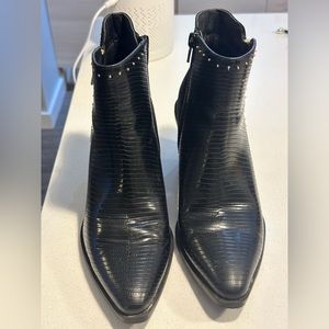 Black and gold booties!